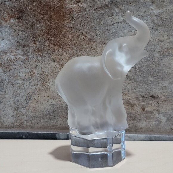 Vintage Goebel Frosted Crystal Elephant Paperweight On Pedestal Figurine - Picture 1 of 11